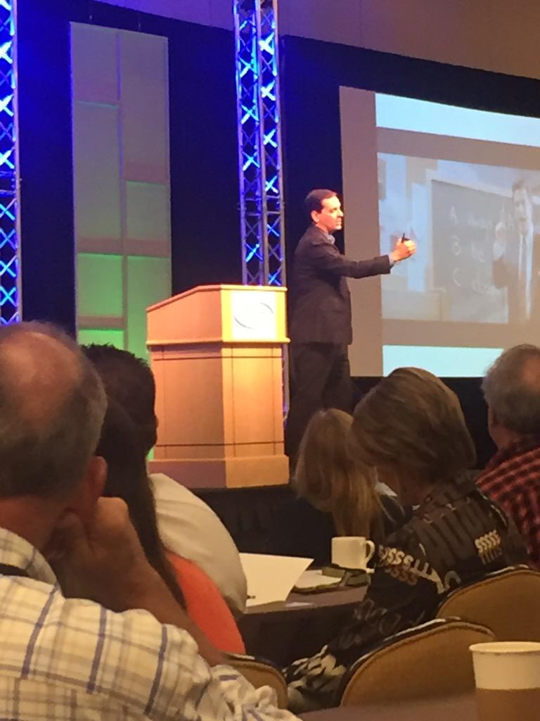 UnlikelyHRGuy's tweet photo. Daniel Pink, #Cupa2015 Monday Keynote. #higherEdHR #HR http://t.co/VYobaIRIAB