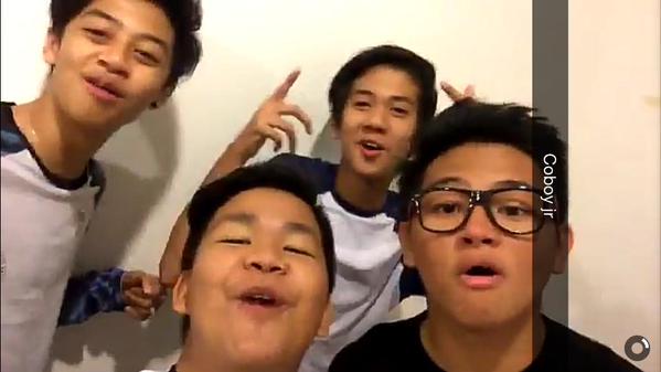 CJRmyBeloved's tweet photo. Persahabatan? Kebersamaan yang menyenangkan.
Sama kayak yang lihat juga ikut seneng ~ Coboy JR http://t.co/9ZIyJNLkDH