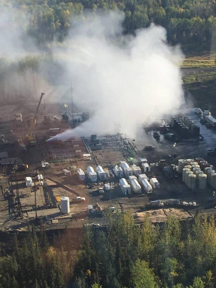 Frack_Off's tweet photo. 6 DAYS #fracking leaking toxic gas in #Canada after well blowout. http://t.co/7xqnysAnY5 community health?? http://t.co/9GuJoUicXL