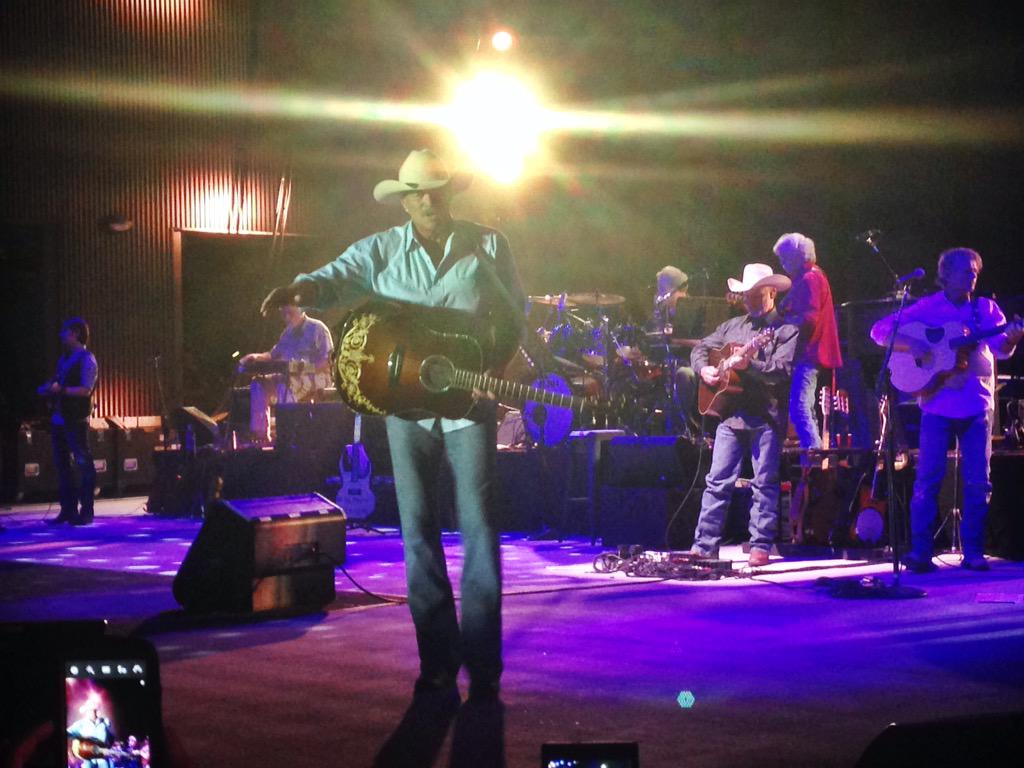 _shelbslordd's tweet photo. Alan Jackson concert this weekend!! http://t.co/Ddm1MC4VwX