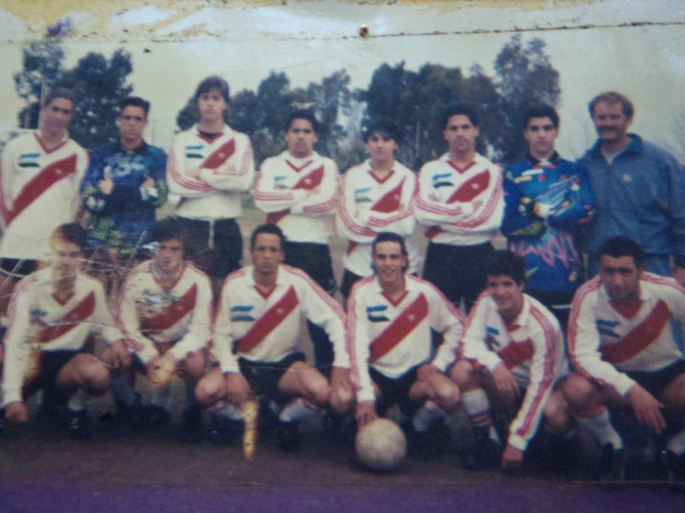 peladocasas's tweet photo. #FelizDíaDelHinchaDeRiver Inolvidable equipo (búsquense je! @jpcurci @domenechs) http://t.co/O1CzxKad4a