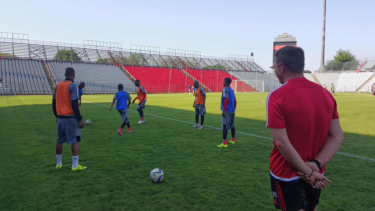 orlandopirates's tweet photo. Tinkler: "I've just given an instruction &amp; @phungwayo3 is just staring. You can see he is struggling" #DeafForADay http://t.co/uRij6ln2QE