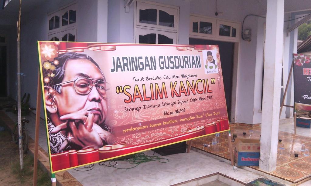 AlissaWahid's tweet photo. Dukungan kpd keluarga Salim Kancil, agar mereka tahu kita berdiri bersama mereka. Menolak kesewenang2an. http://t.co/y1igL5epet