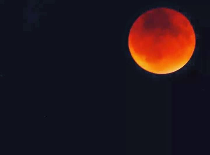 Seafarers_says's tweet photo. #supermoon #supermoon #supermoon #bloodmoon #bloodmoon #bloodmoon http://t.co/rLy89sBs3O