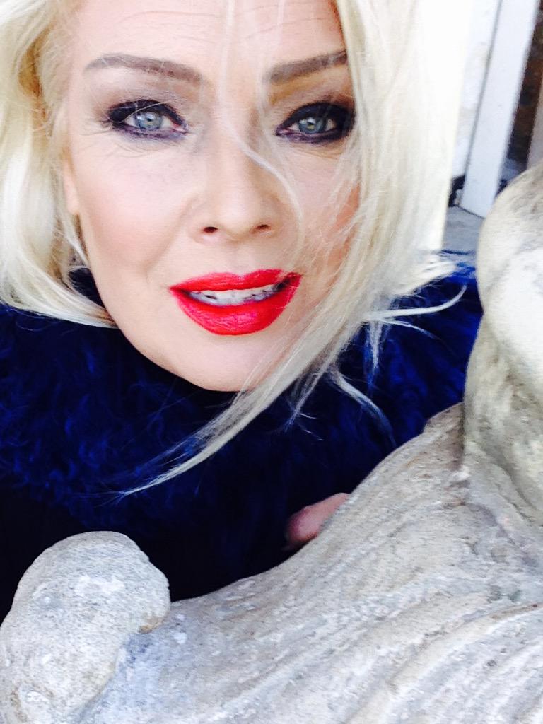 Ready for my close up @seanjvincent doing an epic job as always today #DeluxeWildeWinterSongbook, image size:768x1024