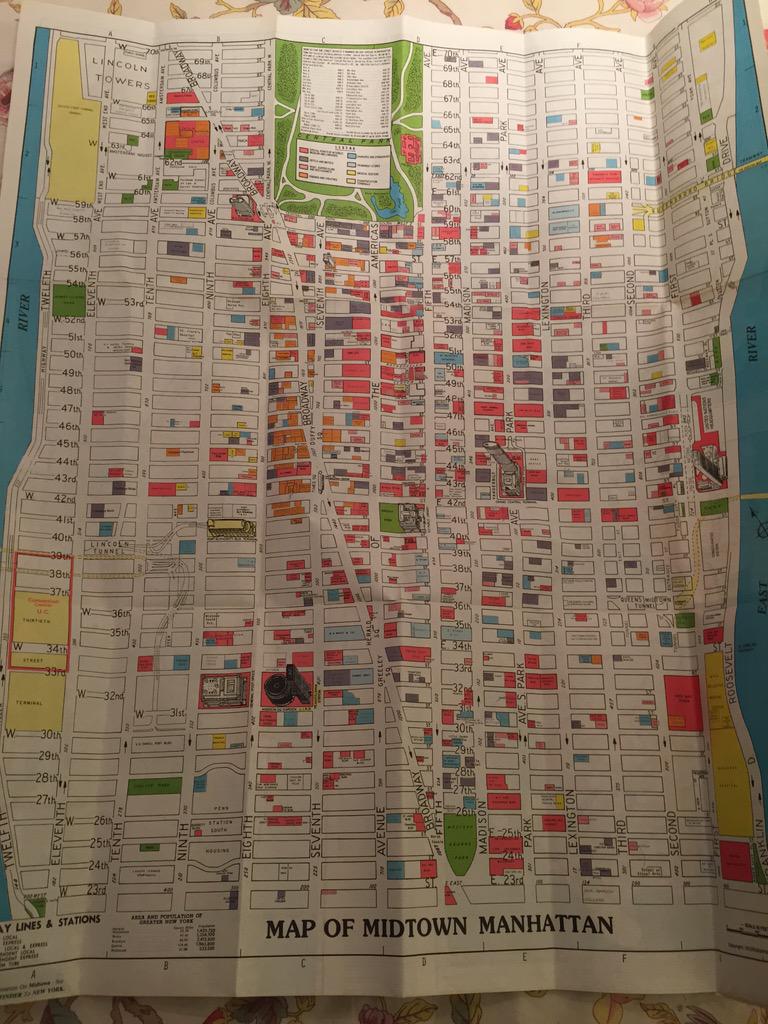 tomhalltravel's tweet photo. Found an old NYC map from 1980 in the family hoard. Crazy colours but makes it seem like the streets were empty. http://t.co/1UQu7aRvCb
