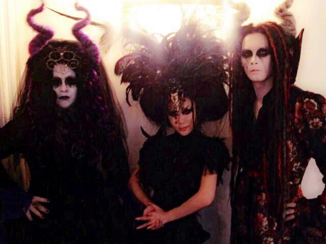 Dj Wakana 今日は宝野アリカさんのお誕生日 おめでとうございます 我が﨟たし悪の華 Pvにお声掛け戴いた事 イベントでlibidoを流した時に歌ってくれた事 忘れません 手作り薔薇ヘッドドレスも使って 下さり感謝です 何時迄も麗しくあり続けて下さい