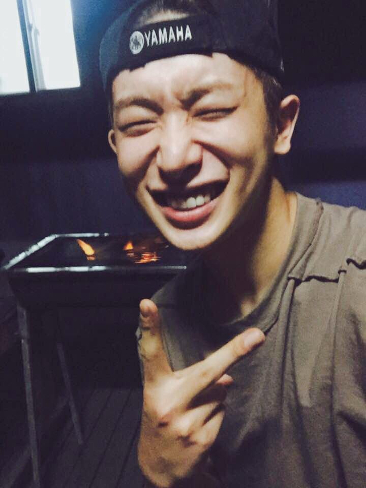 OfficialMONSTAX's tweet photo. [#원호] 가족이랑 떠나왔어요! 늦은 바베큐파티 준비중.. 조촐하지만 행복함! 우리 모두 남은 연휴도 행복하게 보내요ㅋㅋ http://t.co/XxMEi4XWsX