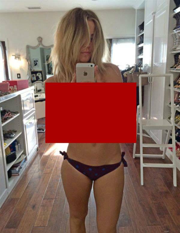 Click_ro's tweet photo. Penny din „Big Bang Theory” divorţează. Pozele nud i-au fost fatale »»» http://t.co/moe5viS3En http://t.co/EmQBWtqBSp
