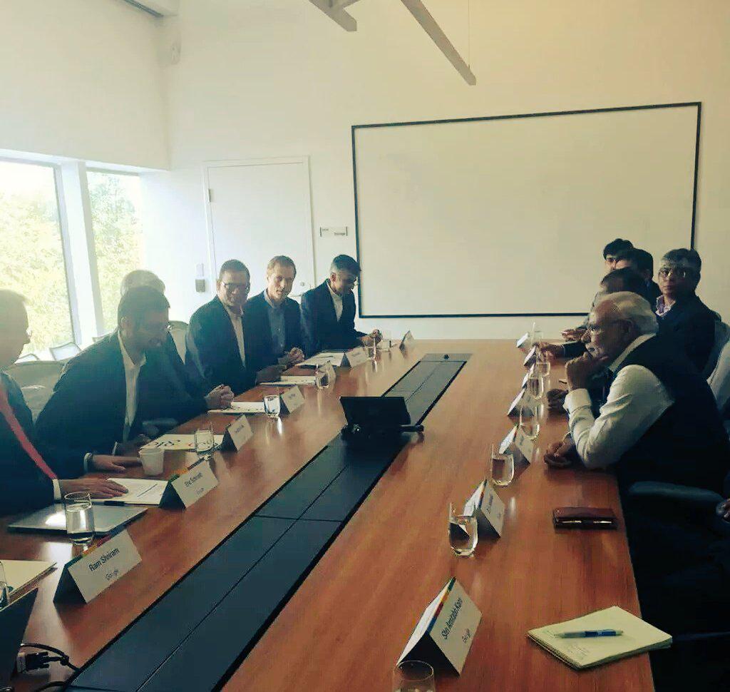 spati2012's tweet photo. #NamoRocksInUS in Picture Day4 !! (4/10) #ModiAtGoogle http://t.co/Y9wvJQcLMg
