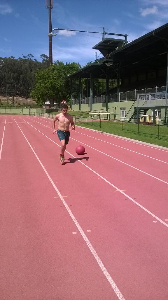 TripleS_HPC's tweet photo. My office this morning with this amazing back drop. @jay123campbell going his paces before this w/ends #Freshpak race http://t.co/BL9zbbdCYj