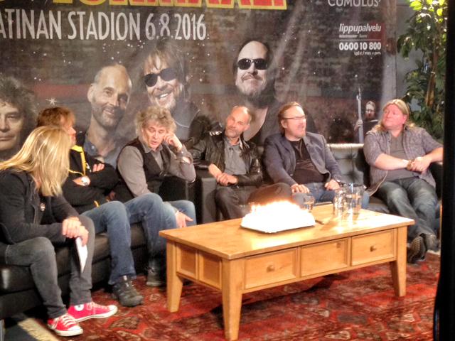 Suomipopin Sami Kuronen esitti tiukat, mutta asialliset kysymykset.