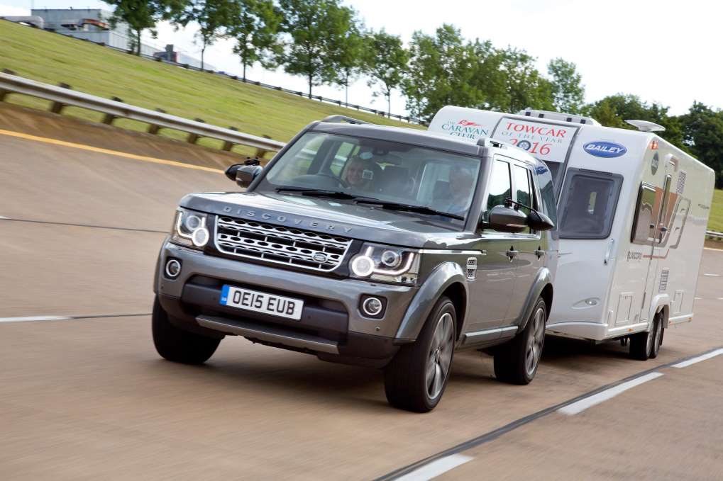 InsuranceGAP's tweet image. Tow Car of the Year 2016: Land Rover Discovery tinyurl.com/okyc6hp #LandRover #horsehour #EquineHour #motoring