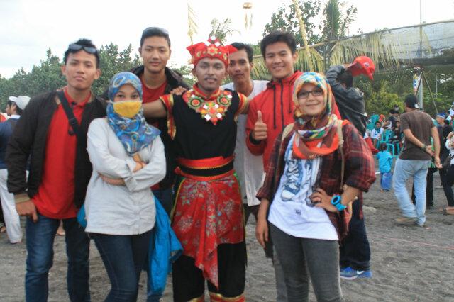syiifa_fha's tweet photo. Pasukan "jogopati-gandrung sewu" @banyuwangi_kab @KabBanyuwangi @masjoko_wae @zhebriel86 #IMABA http://t.co/9YV6uyvlQU
