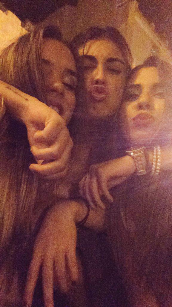 Voy a explotar de tanto quereros <a href="/natalialanga/">Natalia Langa</a> <a href="/selvarocco/">Agatha Selva</a>