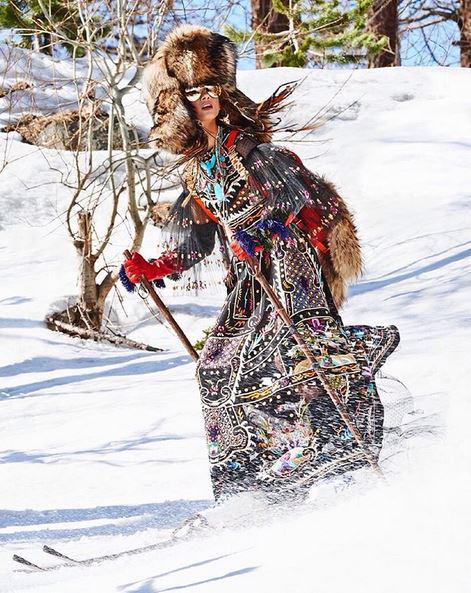 MaisonValentino's tweet image. Flash forward to winter with this beautiful @voguejp editorial, #Valentino #FallWinter1516 m.valentino.com/go/37j8ef