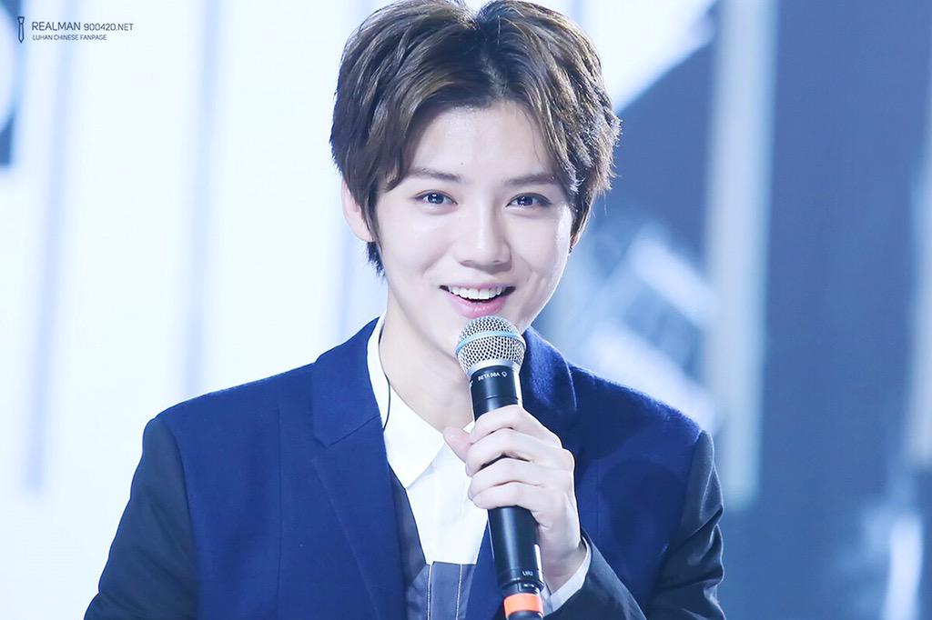 RealMan0420's tweet photo. 150925 #LuhanFirstMiniConcert always love u http://t.co/0IcuGWMyba