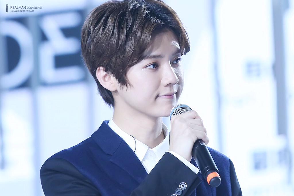 RealMan0420's tweet photo. 150925 #LuhanFirstMiniConcert cute babe http://t.co/fxnnFZX6Fc