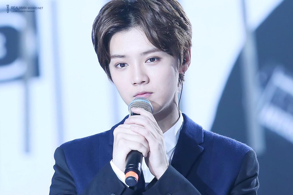 RealMan0420's tweet photo. 150925 #LuhanFirstMiniConcert cute babe http://t.co/fxnnFZX6Fc