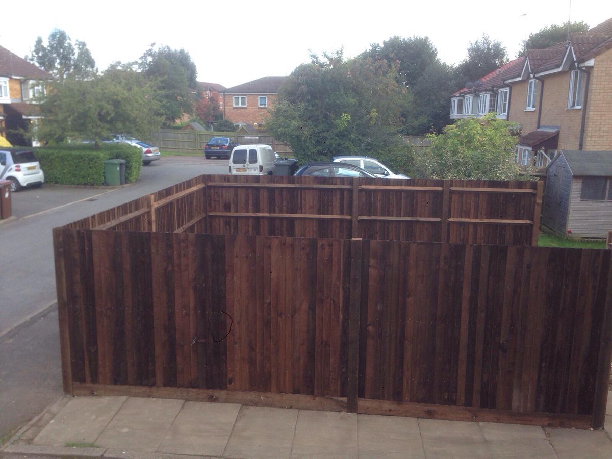 thisisNDFencing's tweet photo. Just a few before &amp; after photos of our latest completed job in Borehamwood...
http://t.co/BkfPNvDLx9 http://t.co/rbo1HAa3AD