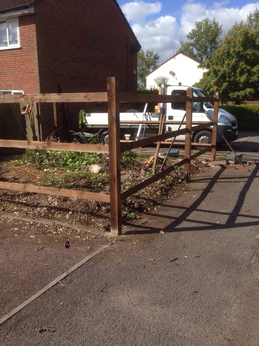 thisisNDFencing's tweet photo. Just a few before &amp; after photos of our latest completed job in Borehamwood...
http://t.co/BkfPNvDLx9 http://t.co/rbo1HAa3AD