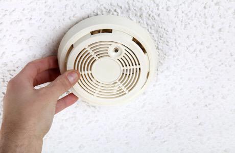 ToddInspections's tweet photo. For your safety make sure smoke and carbon monoxide detectors are working and in the correct locations in your home. http://t.co/T2jZoG9iWm