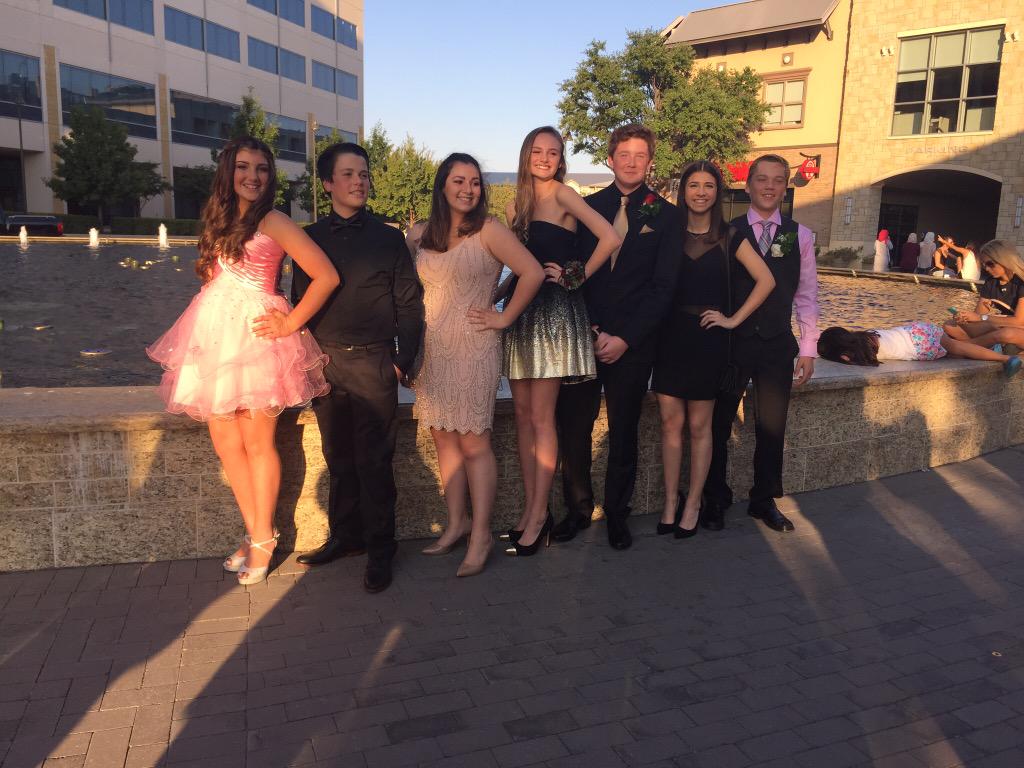 gmking29's tweet photo. Homecoming was fun! Great night to spend with great friends💖 #hoco2k15 http://t.co/D9sjTXPKeA