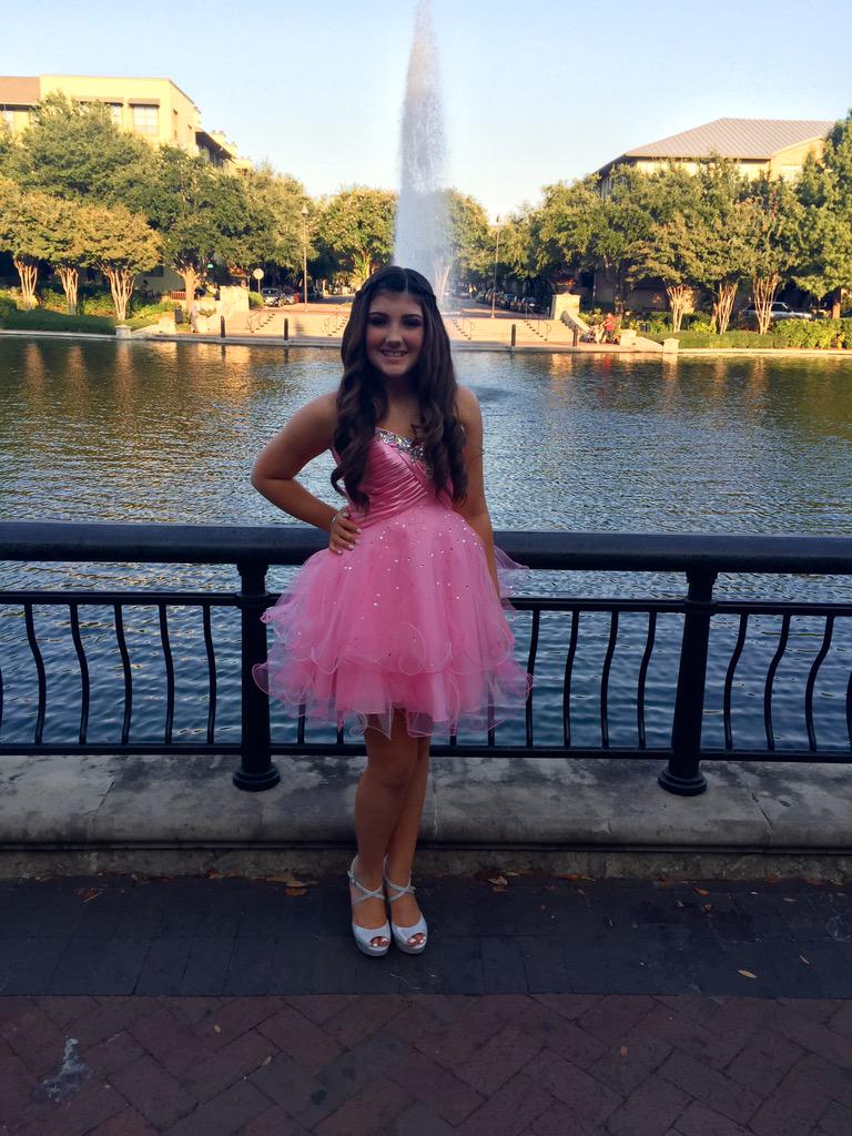 gmking29's tweet photo. Homecoming was fun! Great night to spend with great friends💖 #hoco2k15 http://t.co/D9sjTXPKeA
