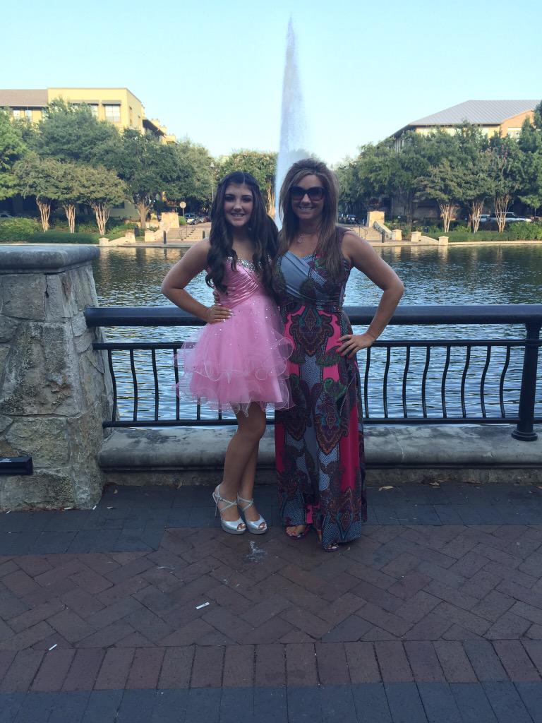 gmking29's tweet photo. Homecoming was fun! Great night to spend with great friends💖 #hoco2k15 http://t.co/D9sjTXPKeA
