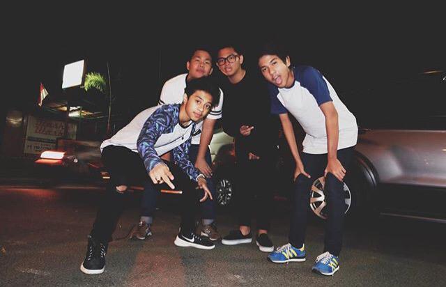 Comate_INA1's tweet photo. @TeukuRyz @AlvaroMaldini1 @iqbaale @bastiansteel yowww😍🔫 http://t.co/s32UiDkkKS