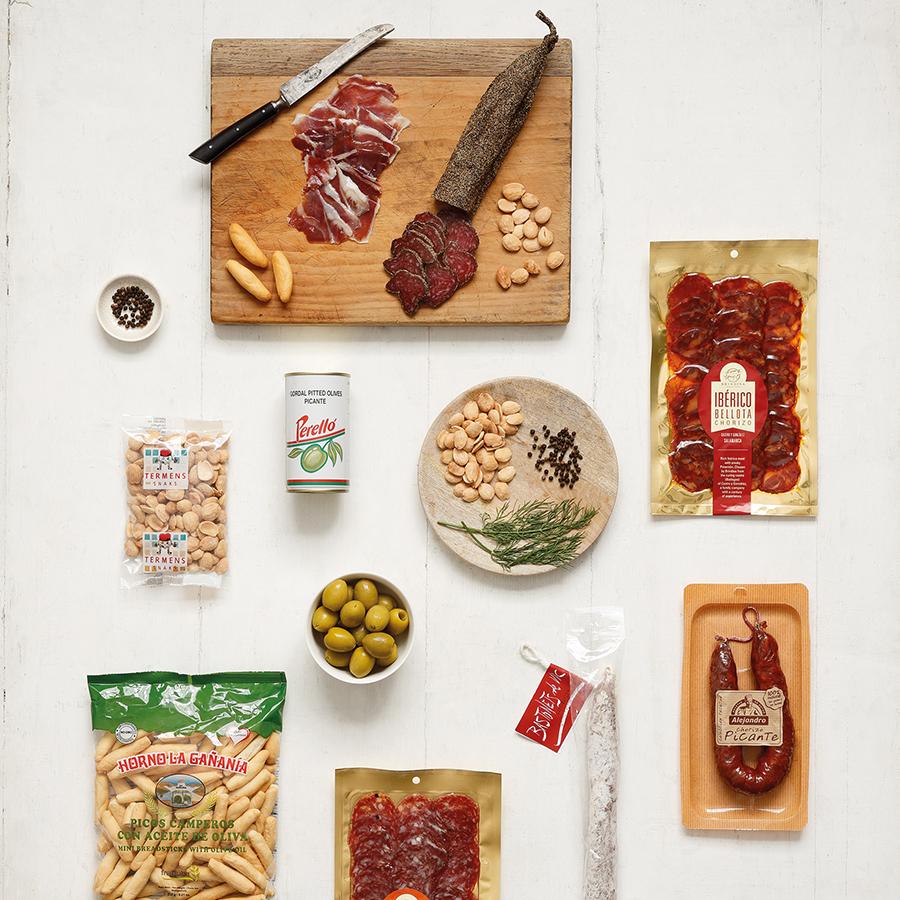 Brindisa's tweet image. Check out a new addition to our new hampers range online: our #charcuterie box! #delicious goo.gl/KueUmw
