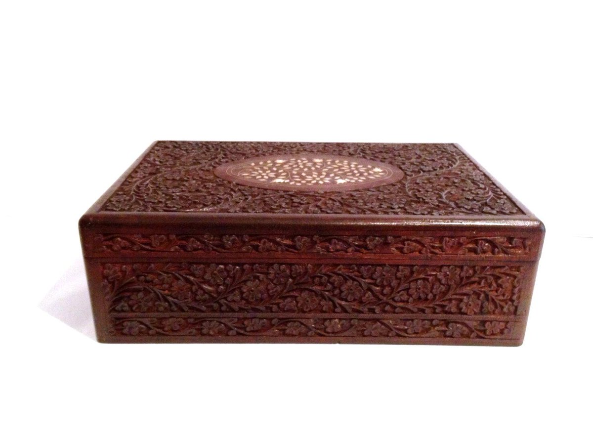 RetrouvBiz's tweet image. Vintage Beautiful Carved Rosewood Inlaid Box Circa 1970s etsy.me/1OuBlvm #Vintage #InlaidBox