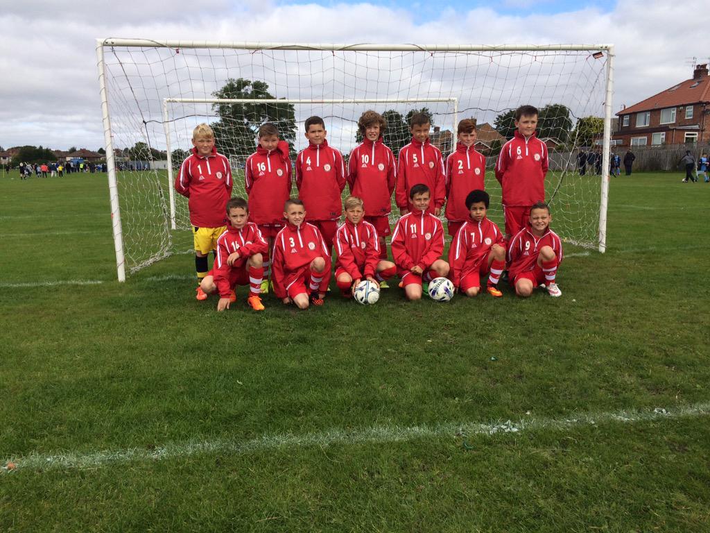 2610solly's tweet photo. @PrescotRangers1 before the start of the first game of the season great bunch of kids @SteveWard0773 @walsh95_efc http://t.co/G7A89P7U2X