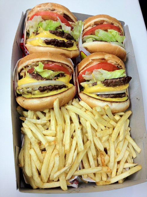 TipnTagJo's tweet photo. Burgers for lunch anyone? Tip us on where the best burger is in Amman #TipnTagJo #food #burgers #foodie #foodinamman http://t.co/OyKYQHAX5U