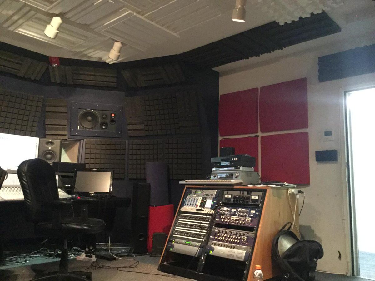 magpieclaw's tweet photo. We were in the studio tonight!! Exciting!! http://t.co/Vxvsu3454G