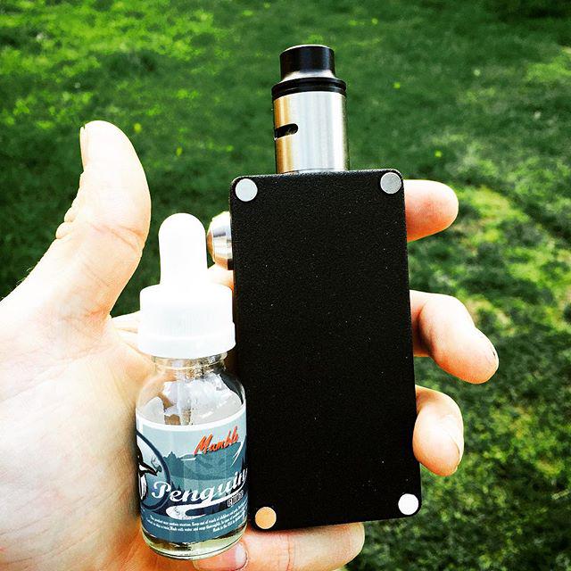 MattsModzUK's tweet photo. Make clouds like nobody's watching!... or everybody! ;) #tarfree #notblowingsmoke #tootlyfe #vape #vapeon #vapelyfe http://t.co/YjRsji054a