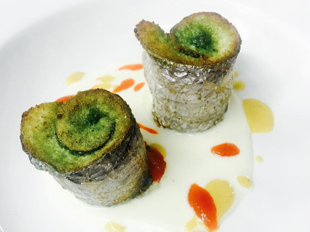 giandohk's tweet photo. Scabbard fish roll with sweet garlic cream @giandohk @davidtamburini http://t.co/cJN1veI77V