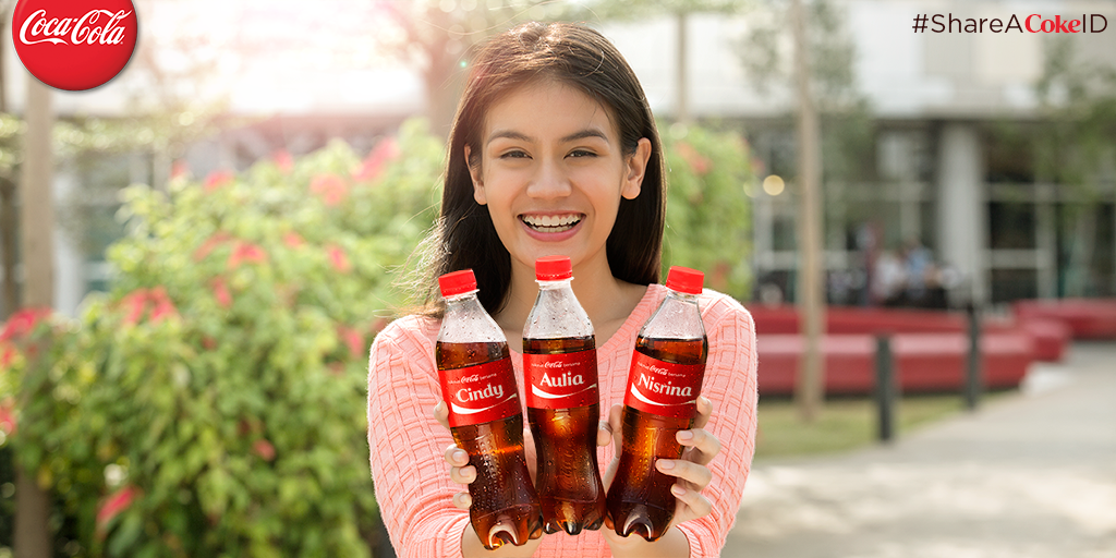 CocaCola_ID's tweet photo. Karena nama kamu pantes dapetin COCA-COLA! #ShareACokeID http://t.co/VjrX5msEqC http://t.co/FbsMPskptJ