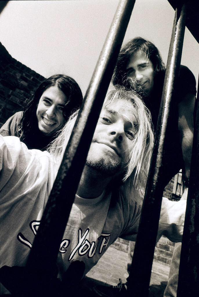timelessbae's tweet photo. Nirvana 1991 http://t.co/JkZxgnQwbb
