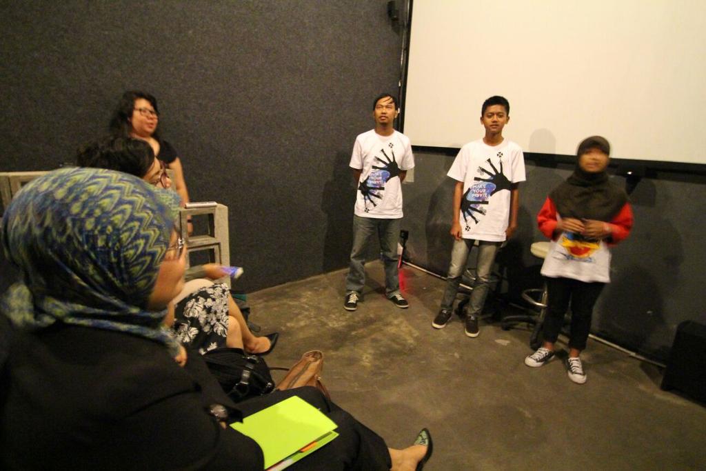 Mau kaos #ACFFest yang dipakai sama temen-temen ini? Jam 3 sore ini kita bakal ada #ACFFesTrivia berhadiah 2 kaos!