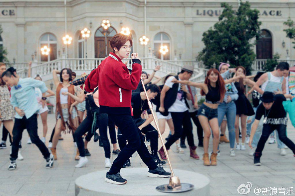 #LuhanYourSong -3-
ww4.sinaimg.cn/large/4b79be8b…