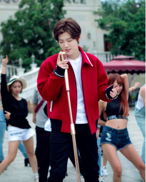 420millisec's tweet photo. Listen to #루한 #LuhanYourSong here💗http://t.co/hEjC98SlPe http://t.co/uMmedW31qE