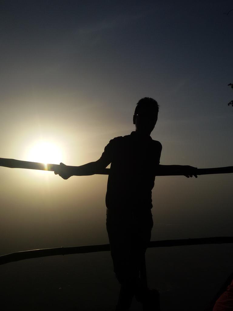 loveeSsoni's tweet photo. sunset_lover point_mount abu_udaypur..

Bole to awesome to 😉 http://t.co/vejt3wEWav
