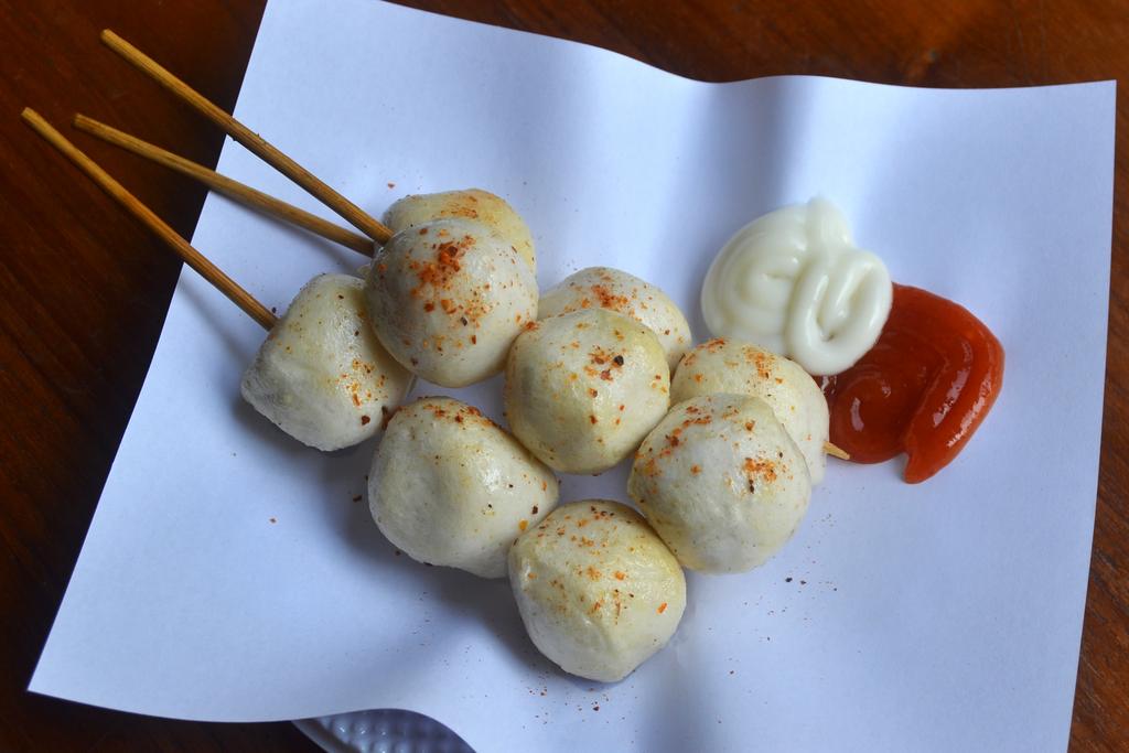 Silakan.. "Fish Ball" :D
IDR 7rb !