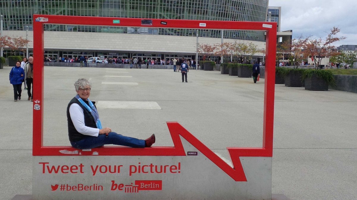 AcgriffGriffith's tweet photo. At the Berlin wall http://t.co/V6ttZQcJH0