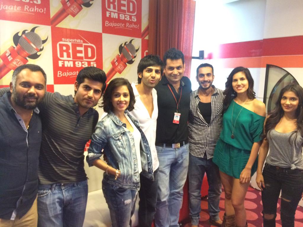 rjvellarocky's tweet photo. It was  fun doing #vellapanti with all of you.@RedFMIndia @935redfm http://t.co/kVN1SccRXh