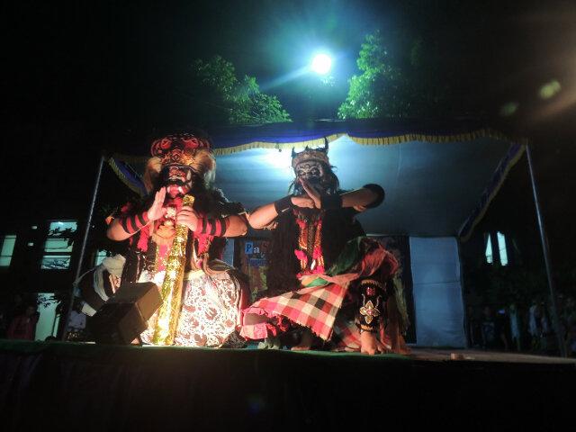 syiifa_fha's tweet photo. @banyuwangi_kab @a_azwarnas @KabBanyuwangi pasar budaya mahasiswa Banyuwangi #IMABA http://t.co/oh9yeWP1kZ