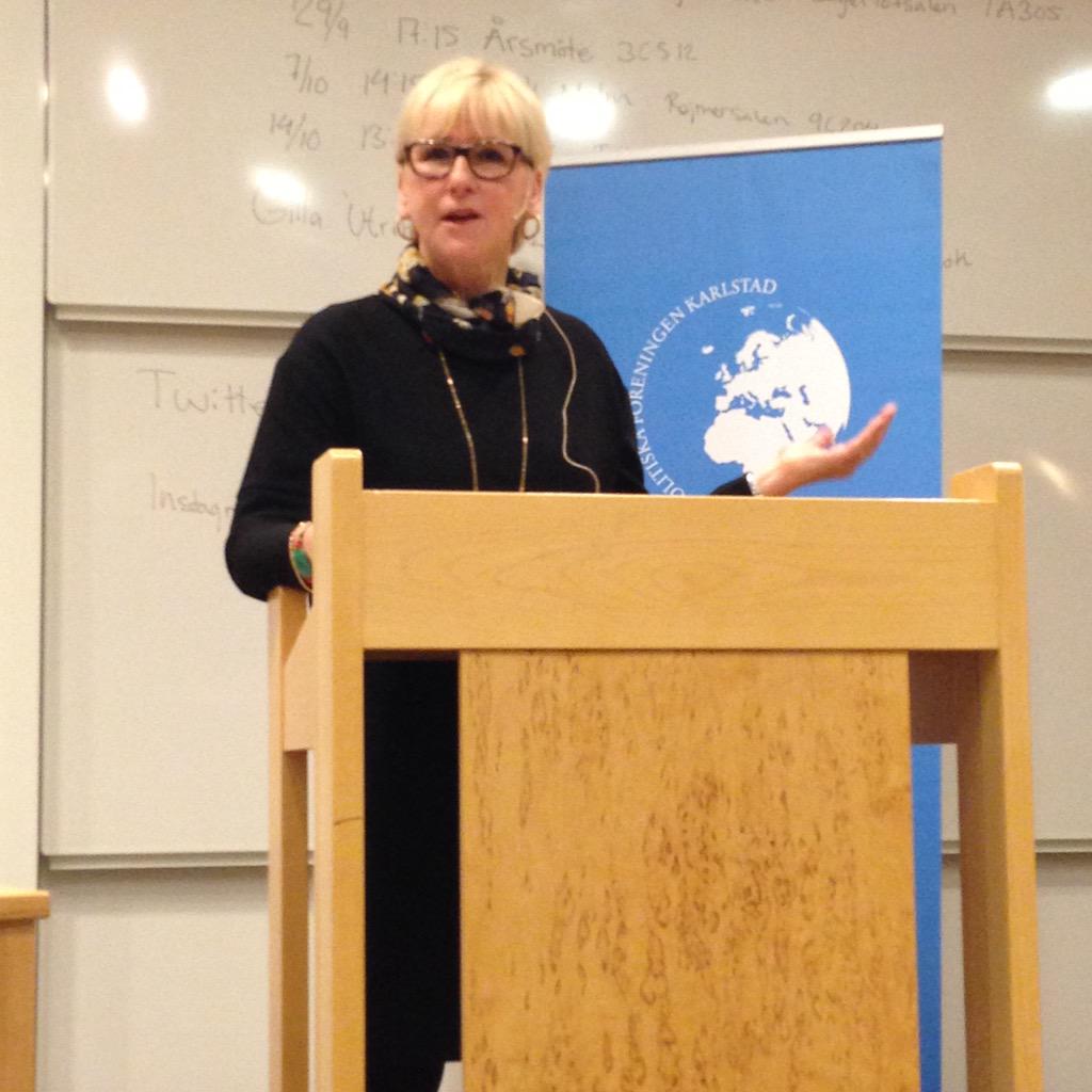 UPFKarlstad's tweet photo. Margot Wallström gästar oss idag på Karlstads Universitet. #upfkarlstad @margotwallstrom http://t.co/hgA6KSmbnx