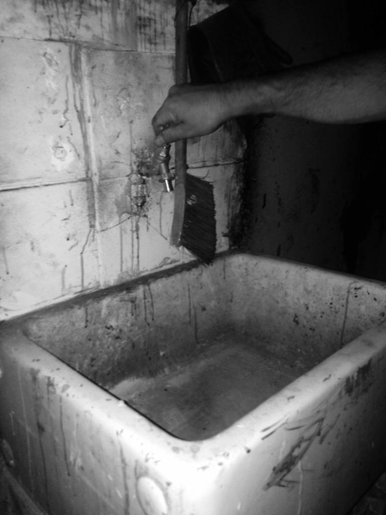 XtremeScreams's tweet photo. @XtremeScreams don't forgot to wash your hands after you've been #AshHell http://t.co/FA1Hr7n6yw