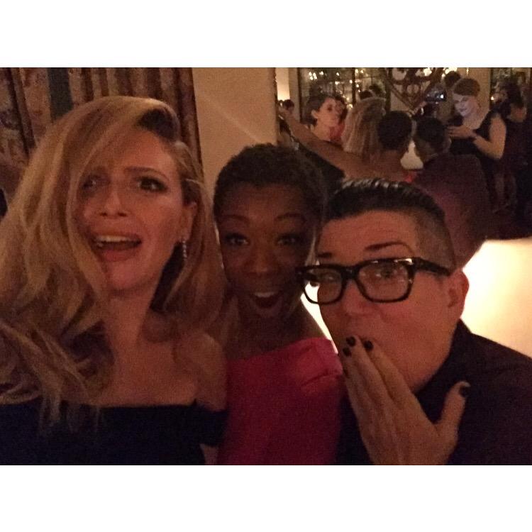 nlyonne's tweet photo. @realleadelaria @samirawiley hi! http://t.co/P2JtlEYX9L